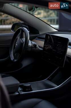 Седан Tesla Model 3 2018 в Луцке