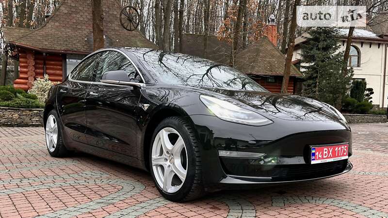 Седан Tesla Model 3 2019 в 