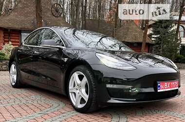 Седан Tesla Model 3 2019 в 