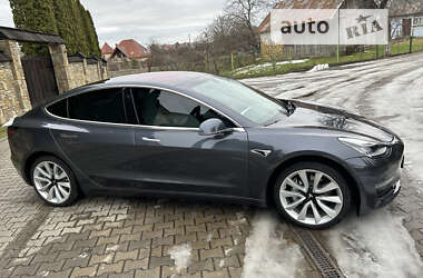 Седан Tesla Model 3 2019 в 