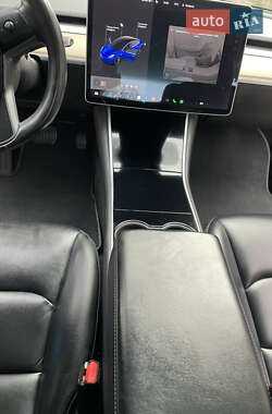 Седан Tesla Model 3 2018 в 