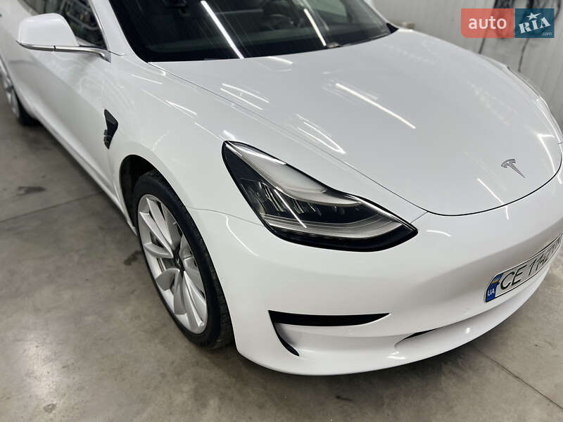 Седан Tesla Model 3 2020 в Черновцах
