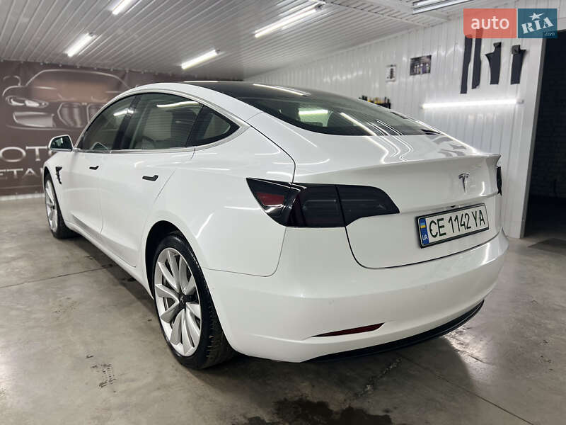 Седан Tesla Model 3 2020 в Черновцах