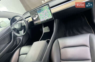 Седан Tesla Model 3 2020 в Черновцах