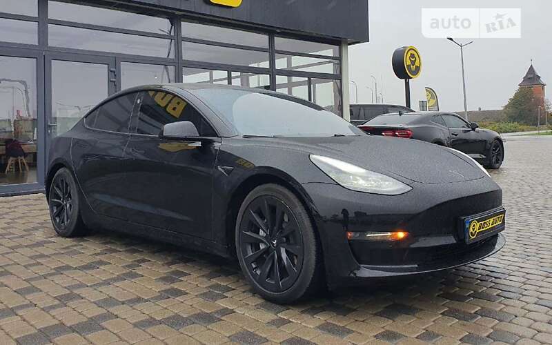 Седан Tesla Model 3 2021 в Мукачево