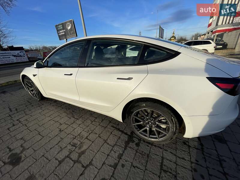 Седан Tesla Model 3 2022 в Івано-Франківську