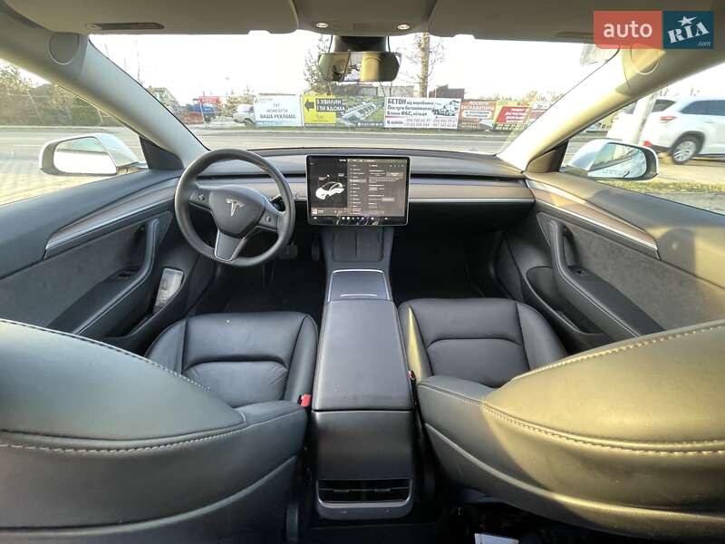 Седан Tesla Model 3 2022 в Івано-Франківську