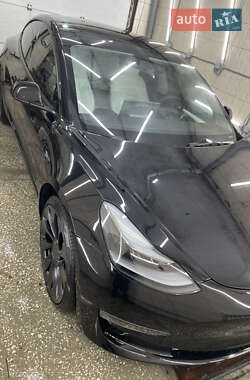 Седан Tesla Model 3 2022 в 