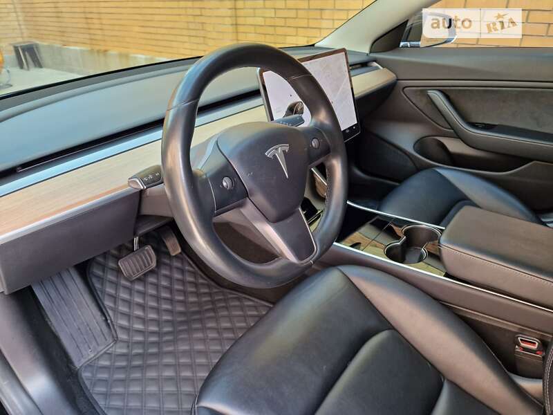 Седан Tesla Model 3 2018 в Дніпрі