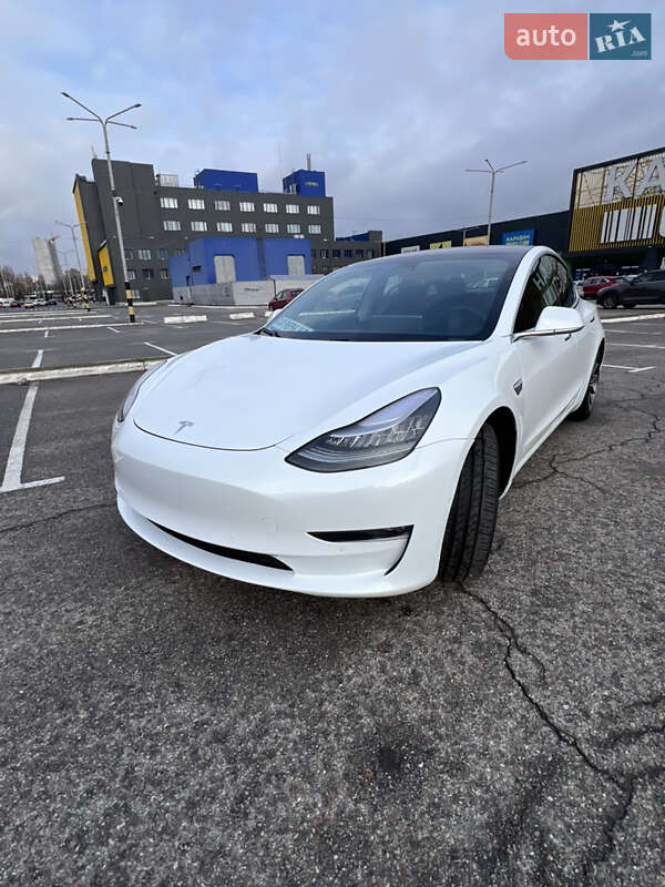 Tesla Model 3 2019