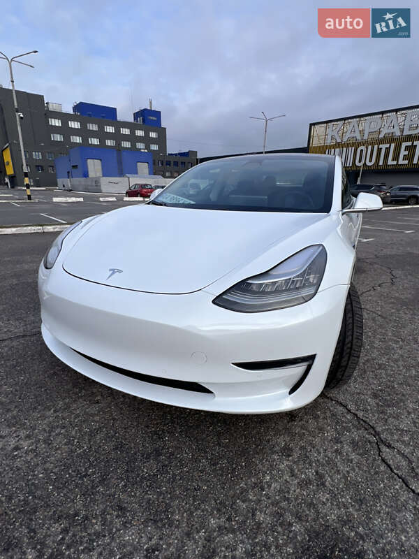 Седан Tesla Model 3 2019 в Києві