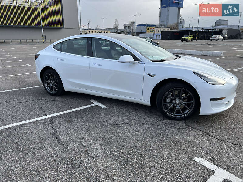 Седан Tesla Model 3 2019 в Києві