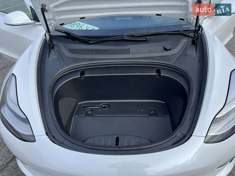 Седан Tesla Model 3 2019 в Києві