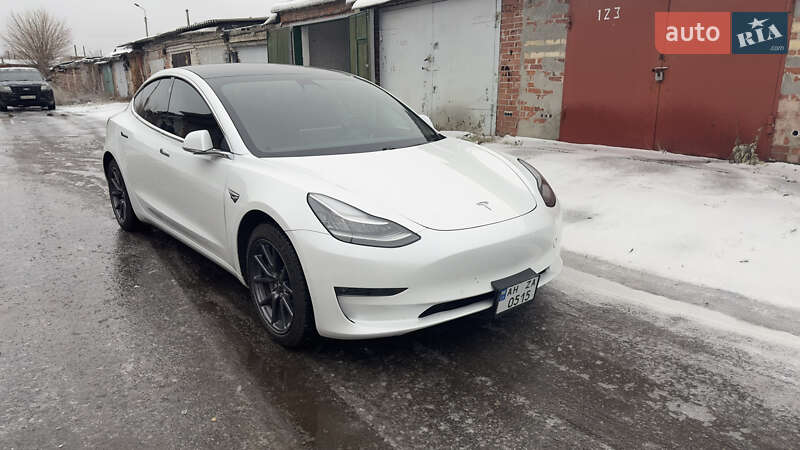 Седан Tesla Model 3 2019 в Славянске