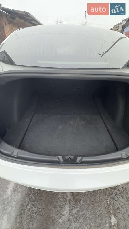 Седан Tesla Model 3 2019 в Славянске