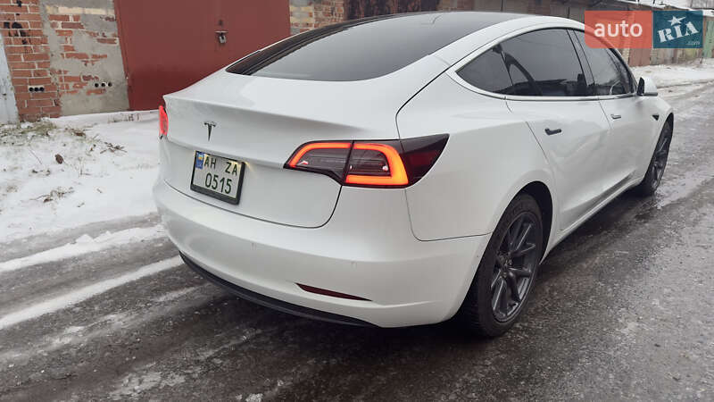 Седан Tesla Model 3 2019 в Славянске