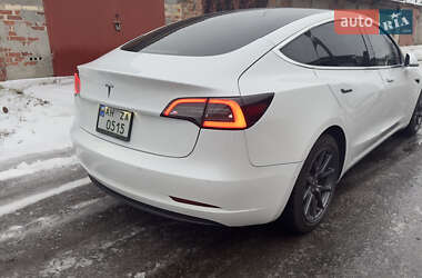 Седан Tesla Model 3 2019 в 