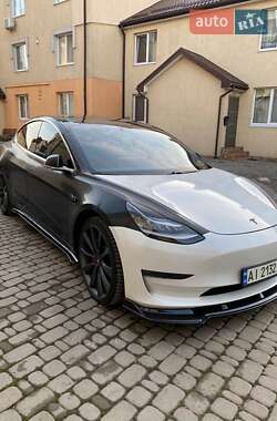 Седан Tesla Model 3 2020 в 