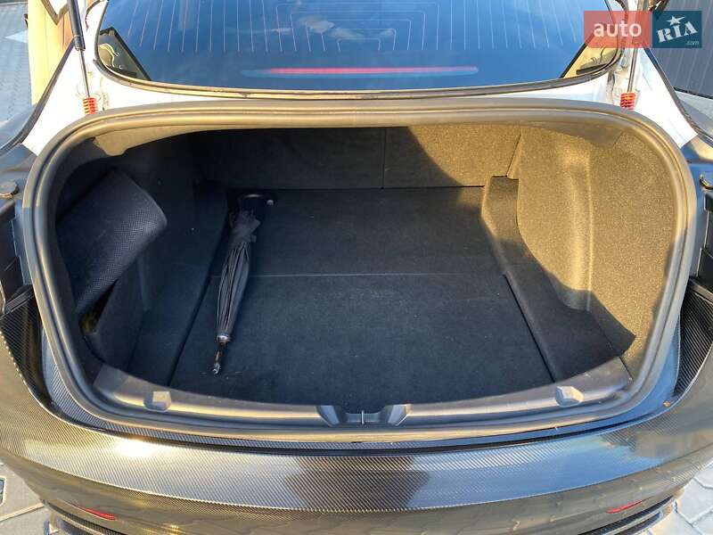 Седан Tesla Model 3 2020 в Киеве