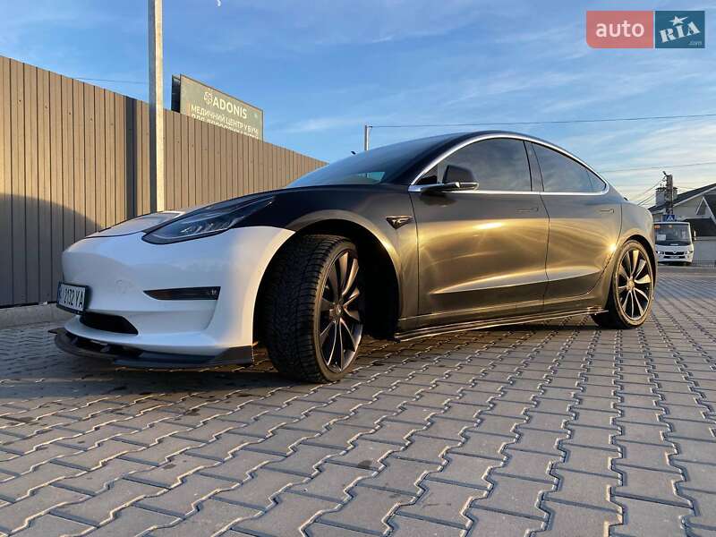 Седан Tesla Model 3 2020 в Киеве