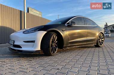 Седан Tesla Model 3 2020 в 