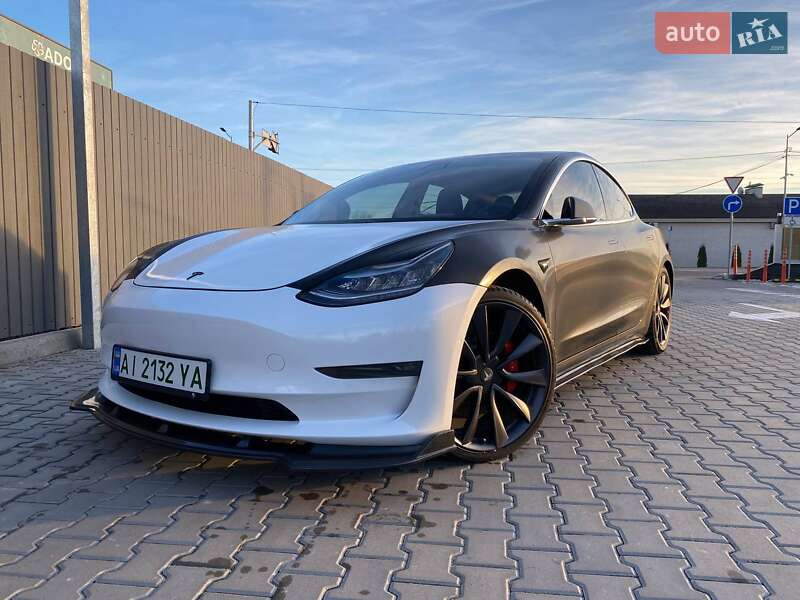 Седан Tesla Model 3 2020 в Киеве