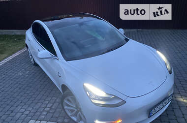 Седан Tesla Model 3 2019 в Львове