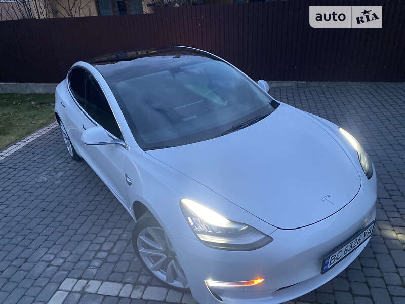 Седан Tesla Model 3 2019 в Львове