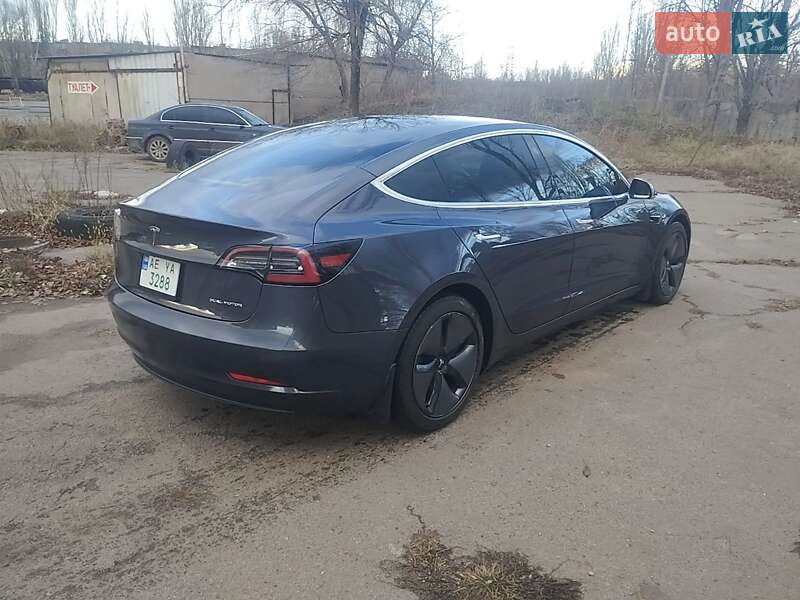 Седан Tesla Model 3 2018 в Кривом Роге