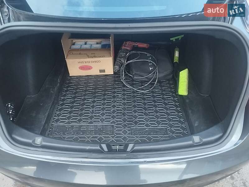 Седан Tesla Model 3 2018 в Кривом Роге
