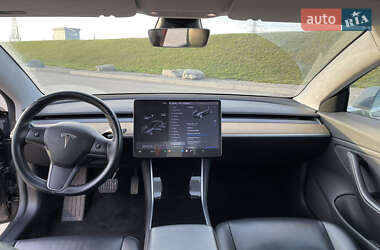 Седан Tesla Model 3 2017 в 