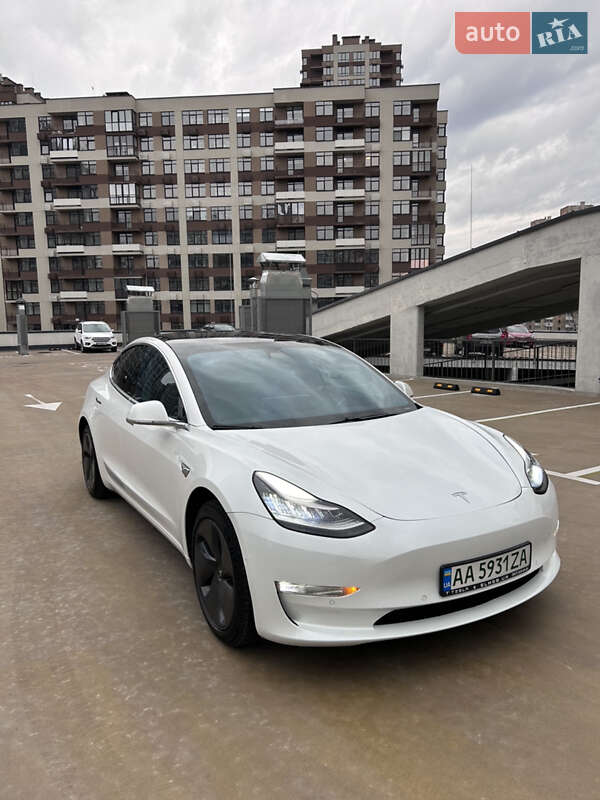 Седан Tesla Model 3 2019 в Киеве