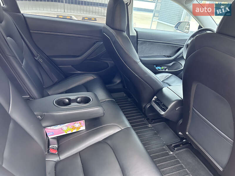 Седан Tesla Model 3 2019 в Киеве