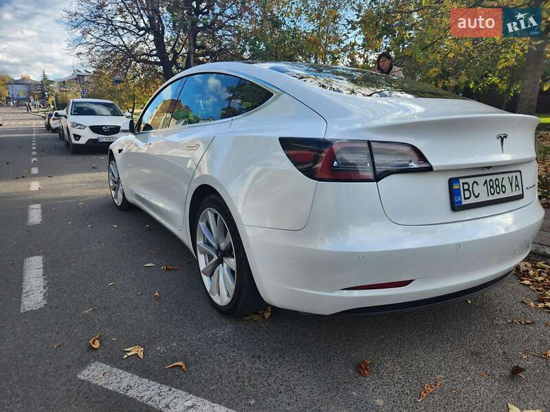 Седан Tesla Model 3 2019 в Бориславі