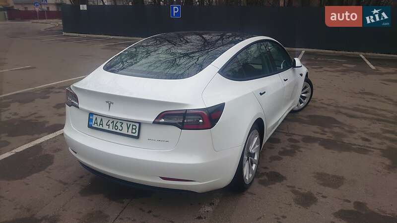 Седан Tesla Model 3 2021 в Киеве