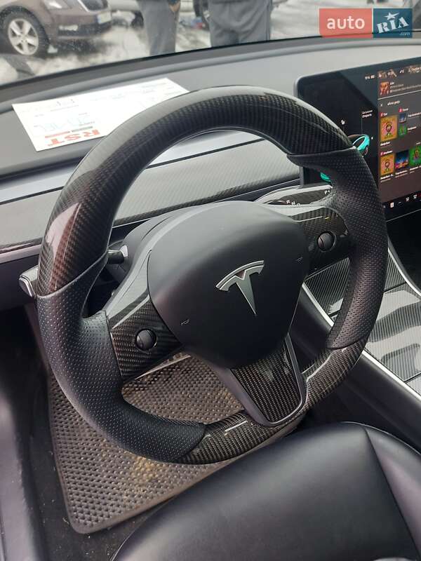 Седан Tesla Model 3 2018 в Києві