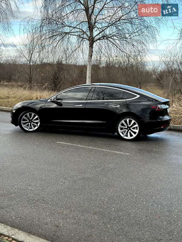 Седан Tesla Model 3 2018 в Запоріжжі