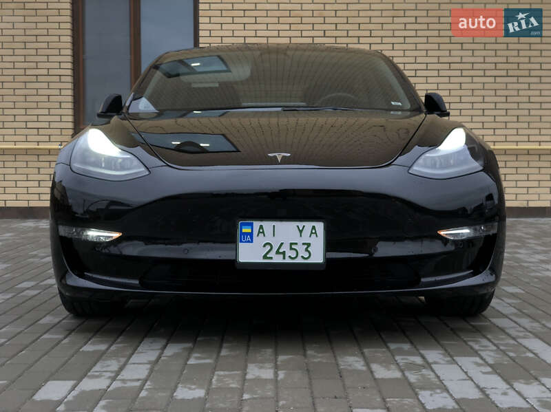 Седан Tesla Model 3 2022 в Киеве