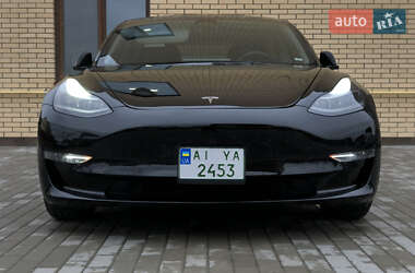Седан Tesla Model 3 2022 в 