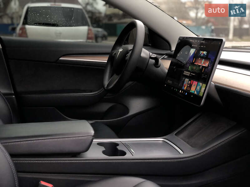 Седан Tesla Model 3 2022 в Киеве