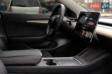 Седан Tesla Model 3 2022 в 