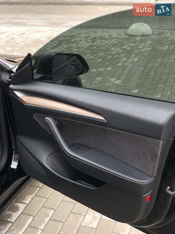 Седан Tesla Model 3 2022 в Киеве