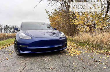 Седан Tesla Model 3 2021 в Киеве