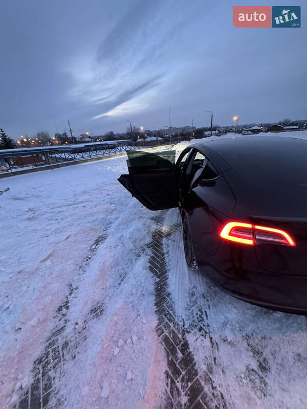 Седан Tesla Model 3 2022 в Києві фото 42 Седан Tesla Model 3 2022 в Києві