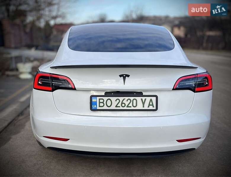 Седан Tesla Model 3 2022 в Чорткові