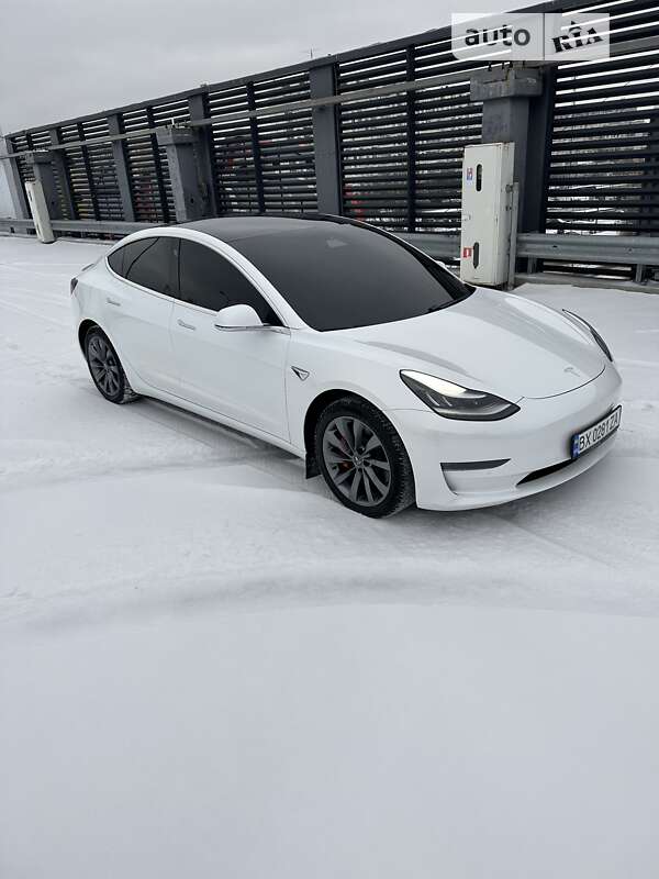 Седан Tesla Model 3 2019 в Киеве