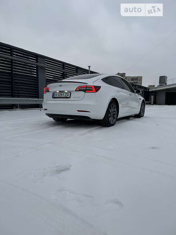 Седан Tesla Model 3 2019 в Киеве