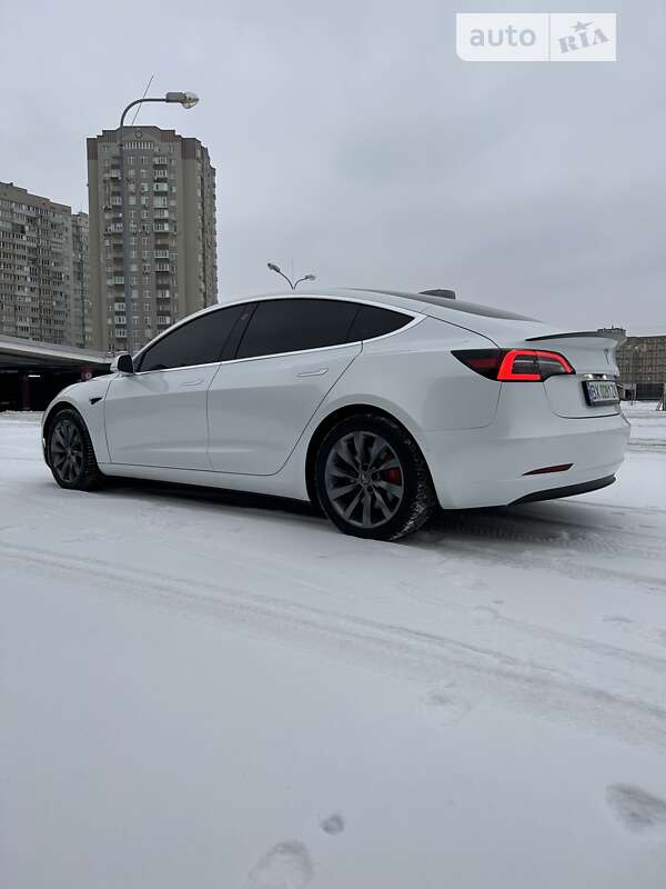 Седан Tesla Model 3 2019 в Киеве