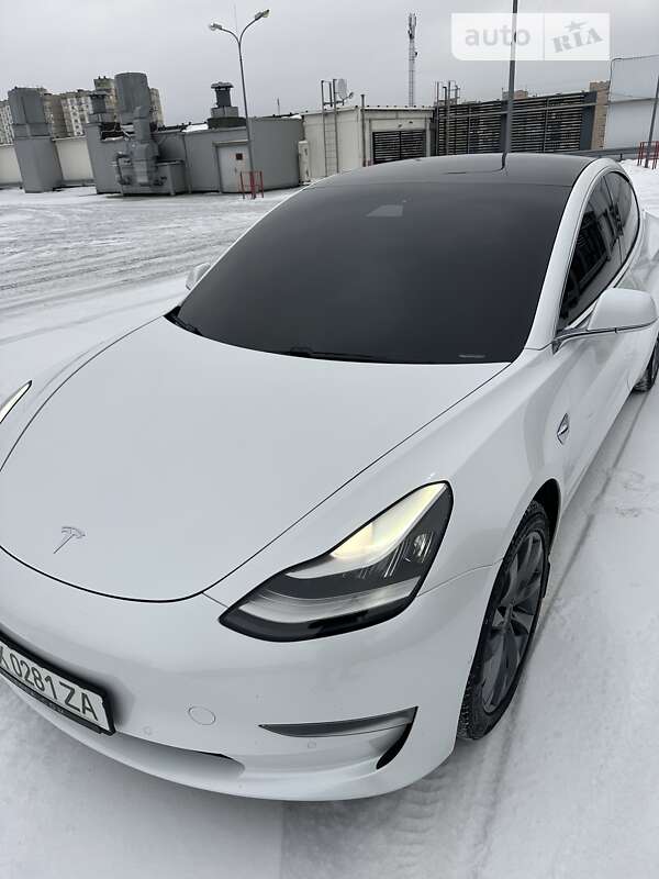 Седан Tesla Model 3 2019 в Киеве