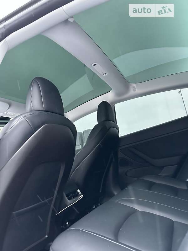 Седан Tesla Model 3 2019 в Киеве